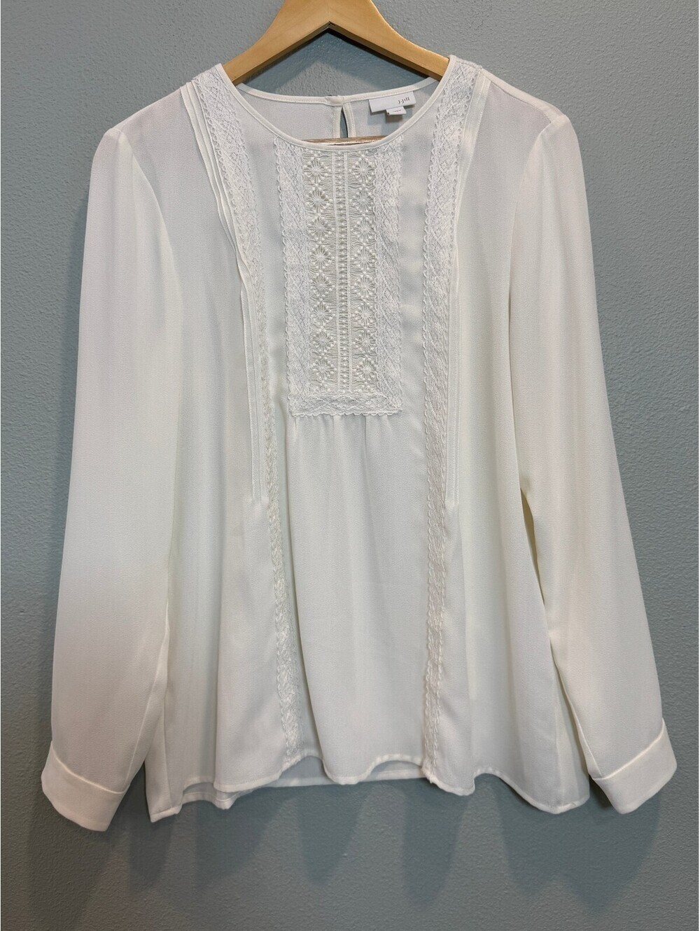 J.Jill Cream Lace Trim Pintucked Blouse - Women's Medium NWOT - Picture 2 of 5